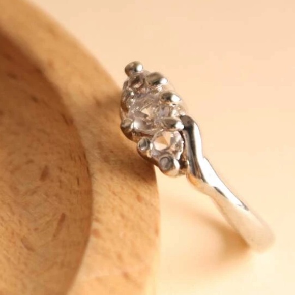 Gorgeous Silver Ring rated 5 stars! 🌟💎 - Picture 2 of 6